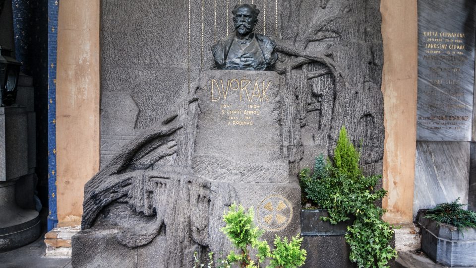 Hrobka Antonína Dvořáka na vyšehradském hřbitově
