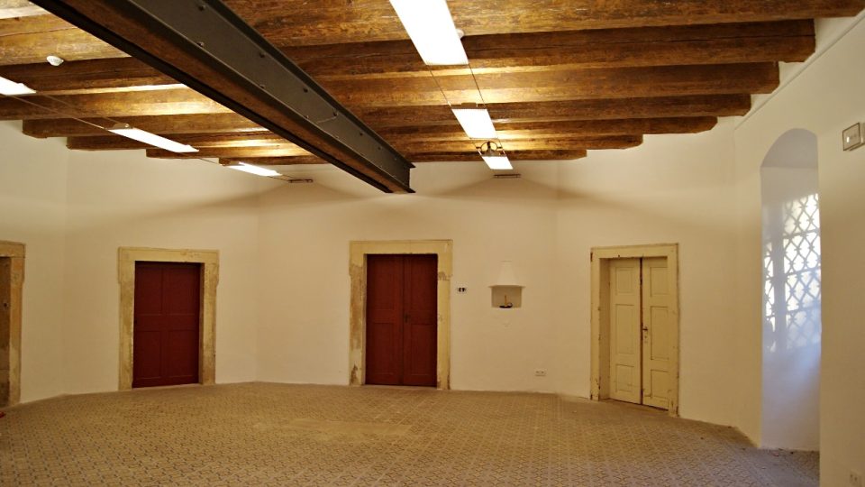Centrální oválná místnost v přízemí. Dochovaly se původní stropy i podlahy