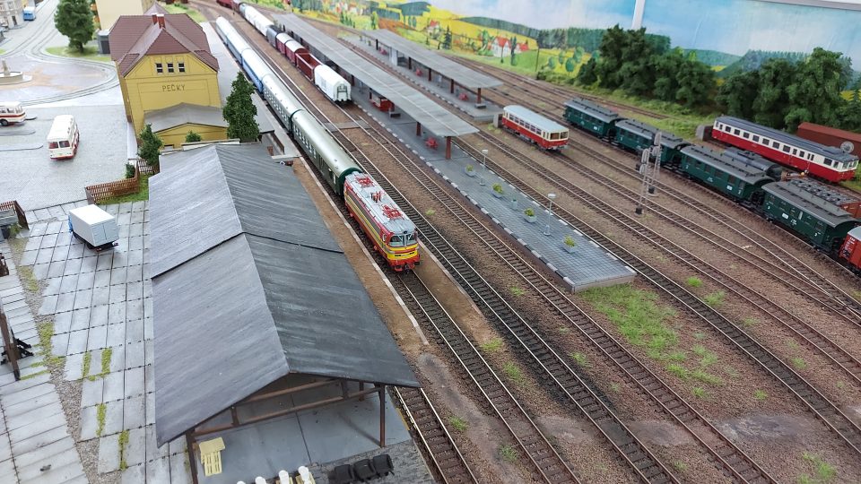 Provozní modelová kolejiště z výstavy Spolku železničních modelářů Pečky