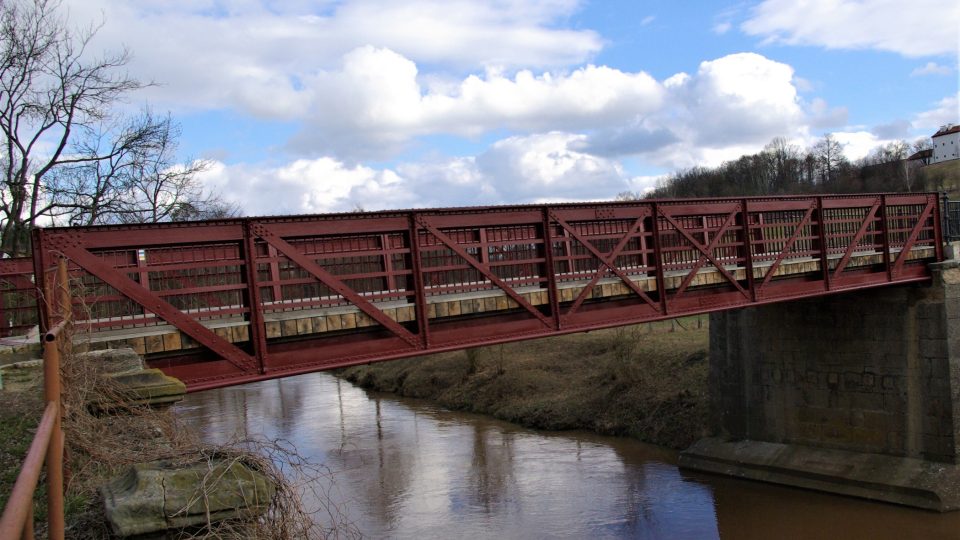 Nýtovaný ocelový příhradový  most je jedním z nejstarších na našem území 