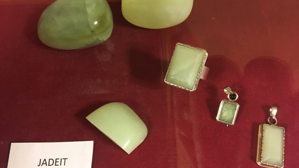 Šperky z dílny Zdeňka Krejzy na výstavě v Třebechovicích pod Orebem