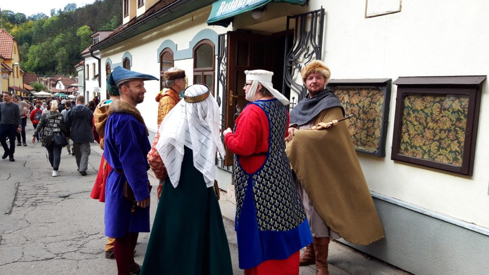Mezi návštěvníky bylo mnoho lidí v historických kostýmech 