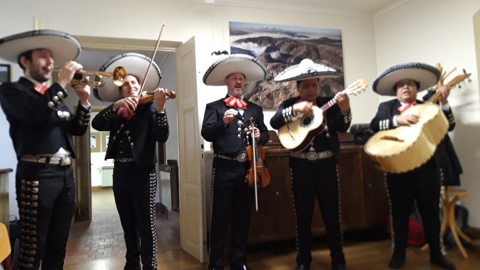 Barokní farou zněla mexická hudba v podání kapely Mariachi Azteca