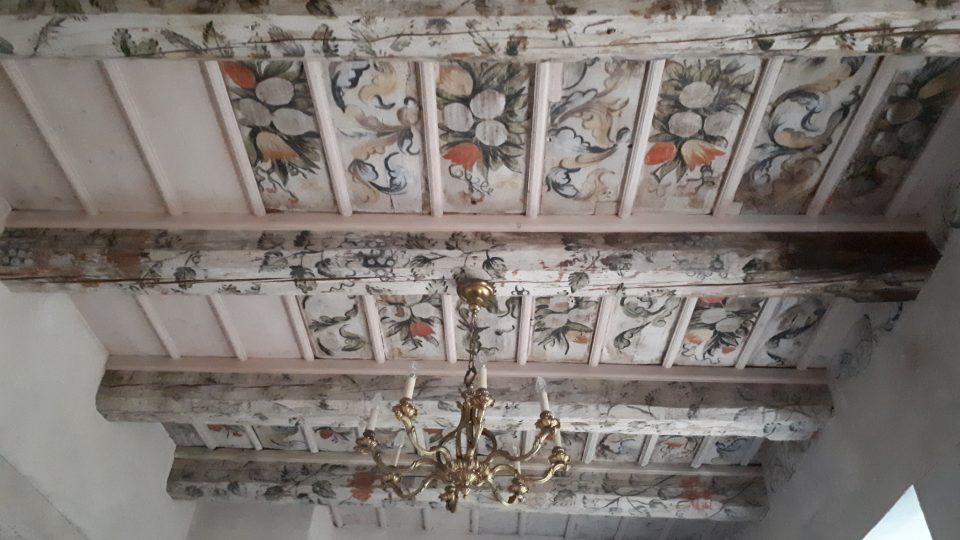 Zrenovovaný původní strop