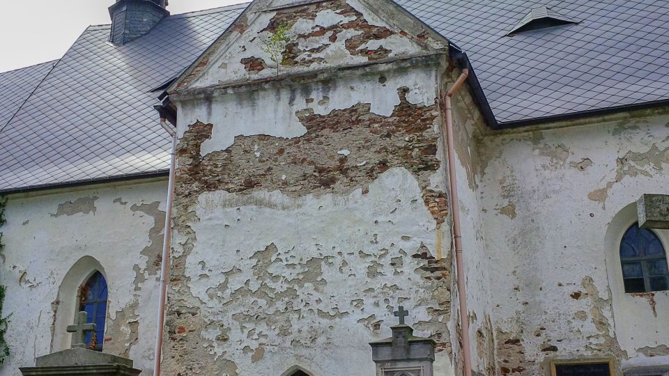 Kostel svaté Máří Magdalény bývá řazen k nejděsivějším místům v Čechách