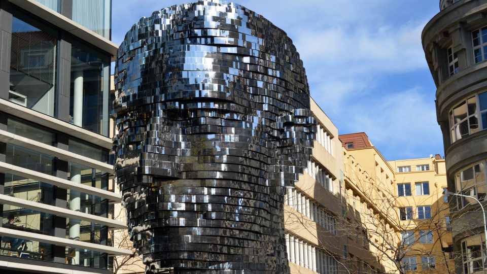 42 pohyblivých pater téměř jedenáctimetrové sochy Franze Kafky