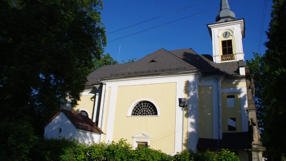 Kostel sv. Martina v Rohli je empírovou stavbou z počátku 19. století
