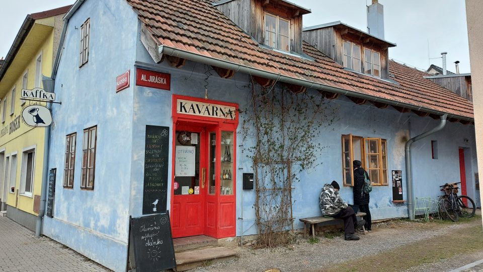 Rodinná kavárna Kaffka v Novém Strašecí upoutá svým originálním pojetím