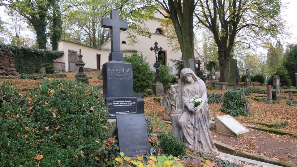 Hrob rodiny Gromesových a Tintlových na moravskotřebovském hřbitově 