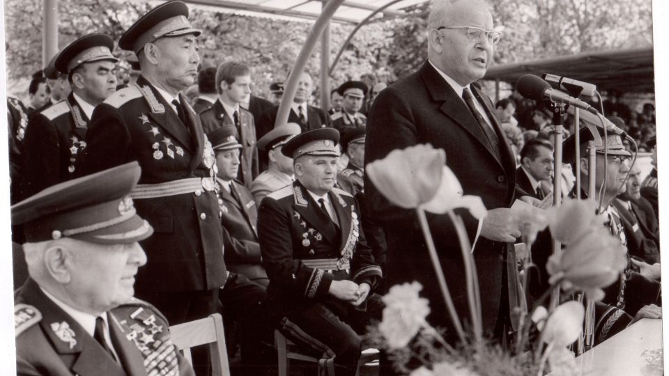 Československá delegace na návštěvě u velení Střední skupiny sovětských vojsk v Milovicích