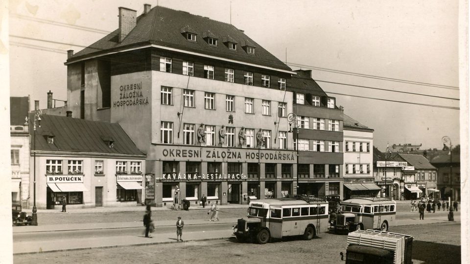 Okresní záložna hospodářská postavená a otevřená na Novoměstském náměstí v roce 1929 podle návrhu architekta Františka Jandy