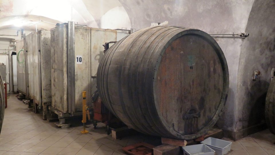 Výroba českého likéru Jakamarus