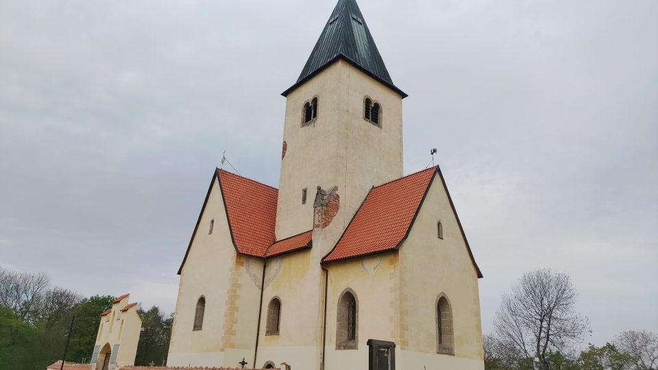 Kostel svatého Jakuba a Filipa na Chvojně