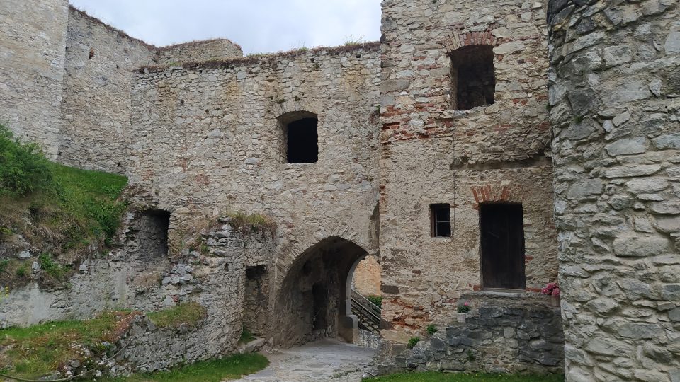 Hrad byl s největší pravděpodobností založen v polovině 14. století