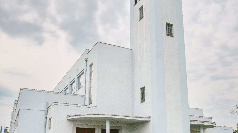 Kostel sv. Josefa (Don Bosco) z roku 1937 je první ocelovou sakrální stavbou v Československu. Navrhl ho tým pražských architektů a konstruktérů mostárny Vítkovických železáren. Věž je vysoká 28 metrů a nad ní je 6 metrů vysoký kříž