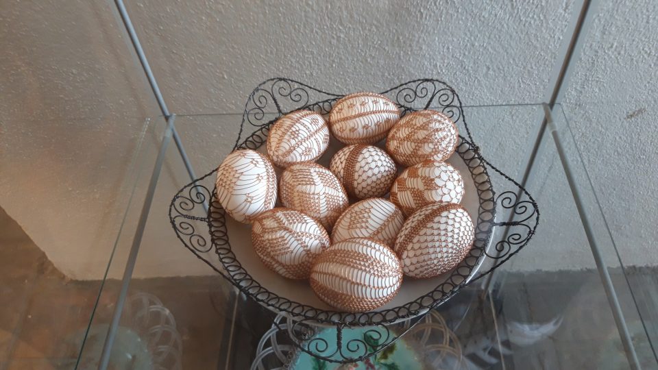 Velikonoční vajíčka ozdobila metodou šité krajky Dana Frková
