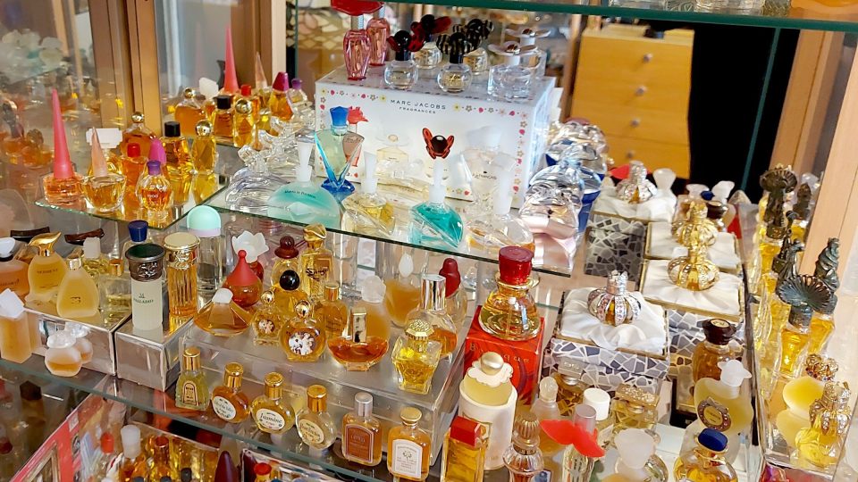 Marie Prokšová má ve sbírce přes 3 tisíce kusů miniatur