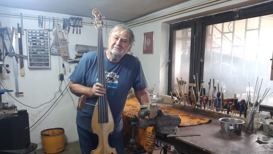 Výrobou hudebních nástrojů na zakázku se Ladislav Kučera zabývá desítky let