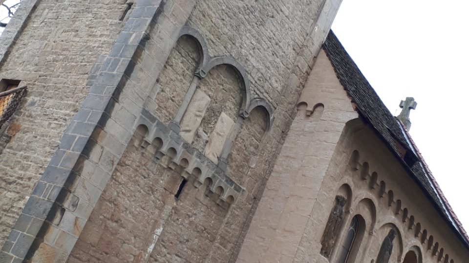 Kostel svatého Jakuba v Jakubu se dnes otevřel lidem po celkové rekonstrukci. V místní části obce Církvice na Kutnohorsku stojí tato historická památka od 12. století