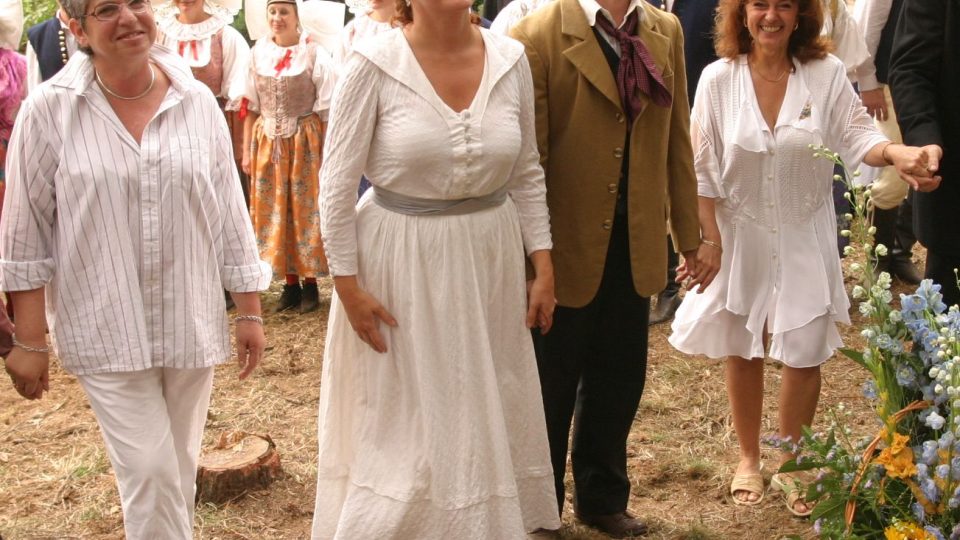 Jana Divišová (vlevo) a Renée Nachtigallová (vpravo), Prodaná nevěsta 2005