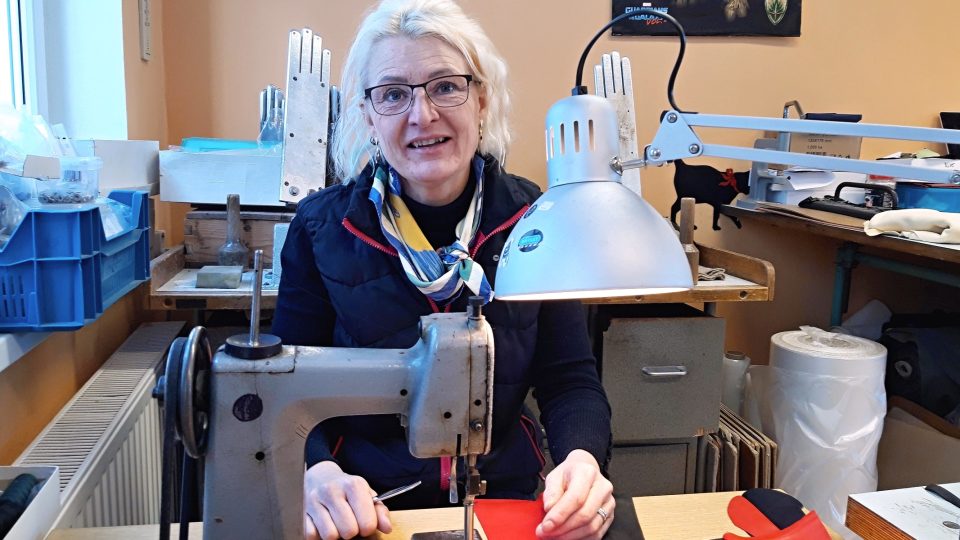 Rukavičkářka Ludmila Osičková se řemeslo učila u zkušených mistrů z Dobříše