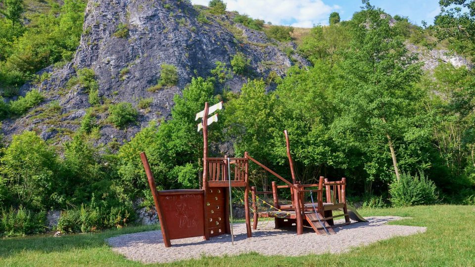 V Prokopském údolí najdete několik dětských hřišť