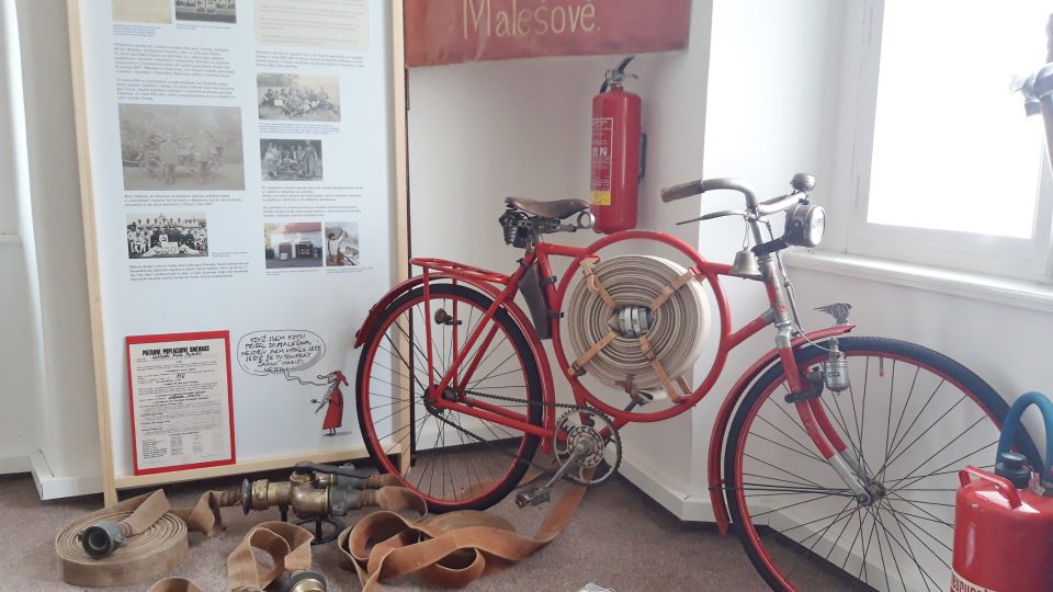 V Muzeu Malešov uvidíte i speciální hasičské kolo s držákem na hadici - foto Bára Kvapilová.jpg