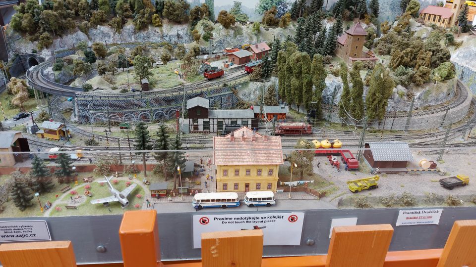 Provozní modelová kolejiště z výstavy Spolku železničních modelářů Pečky