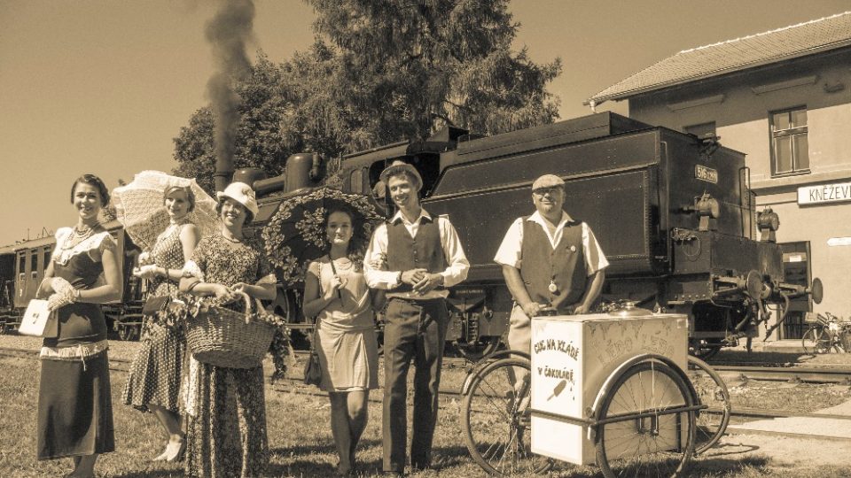 Členové klubu spolupracují s Kolešovkou a stávají se součástí jízdy historických parních vlaků z Lužné do Kolešovic 