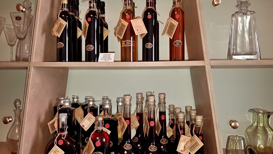 Výrobní postupy firmy Likeria jsou totožné s postupy při výrobě likérů, jen voda je stoprocentně nahrazena pečlivě vybranými révovými víny 