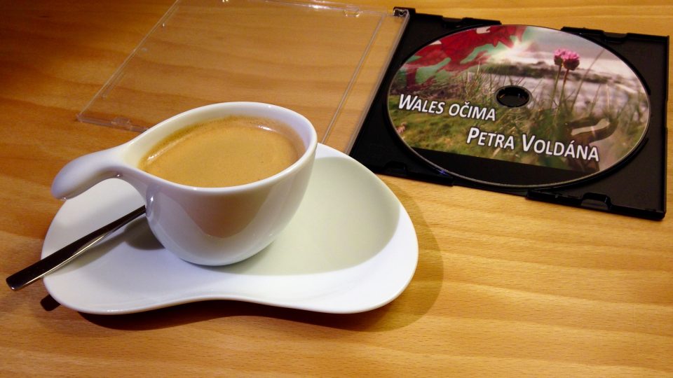 Petr Voldán je velký milovník kávy a sbírá i zajímavé kávové hrníčky - Jan Kaplický - šálek na espresso