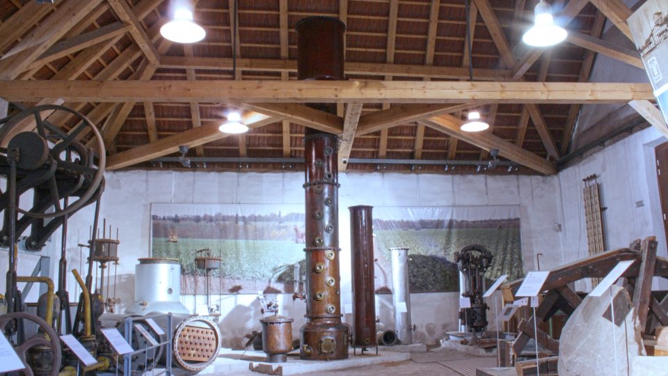 Destilační kolona v Muzeu cukrovarnictví, lihovarnictví, řepařství a města Dobrovice
