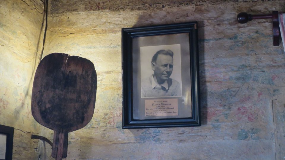 V Hamerské krčmě najdete i vzpomínkový koutek na malíře Gustava Macouna a Františka Kavána