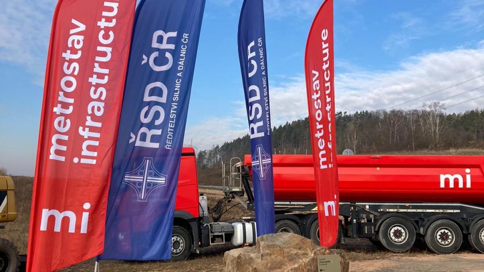 Ředitelství silnic a dálnic spustilo stavbu nového úseku dálnice D6 u Krupé na Rakovnicku