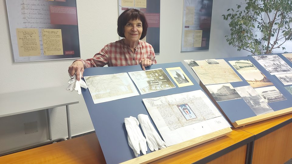 Renata Mayerová, držitelka medaile Za zásluhy o české archivnictví