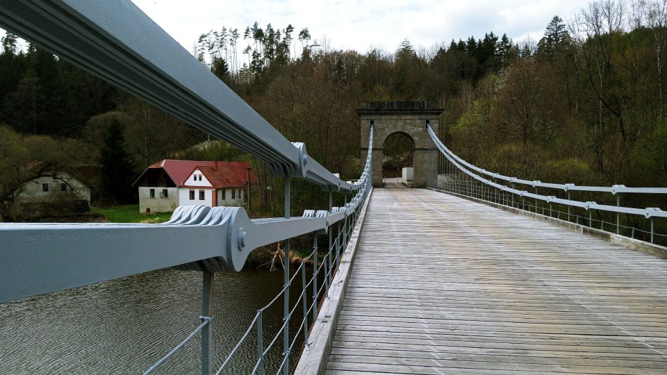 Mostní brána směrem ke Stádleci