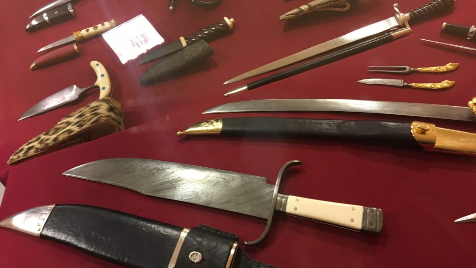 Nože a další výrobky z damascenské oceli od uměleckého kováře Zdeňka Krejzy 