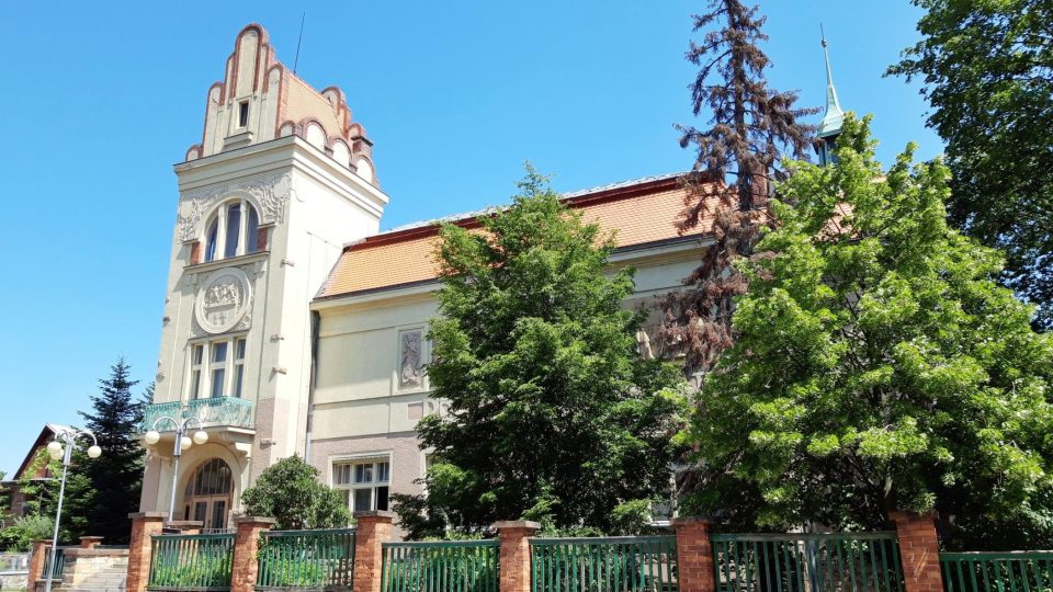 Podlipanské muzeum v Českém Brodě vlastní více než 30 tisíc svazků. Kromě Pražské bible se mohou pochlubit i dalšími pozoruhodnými tisky 