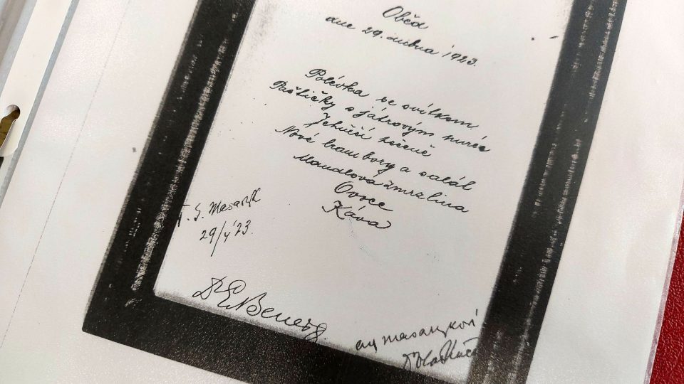 Obědové menu prezidenta Masaryka i s podpisy zúčastněných