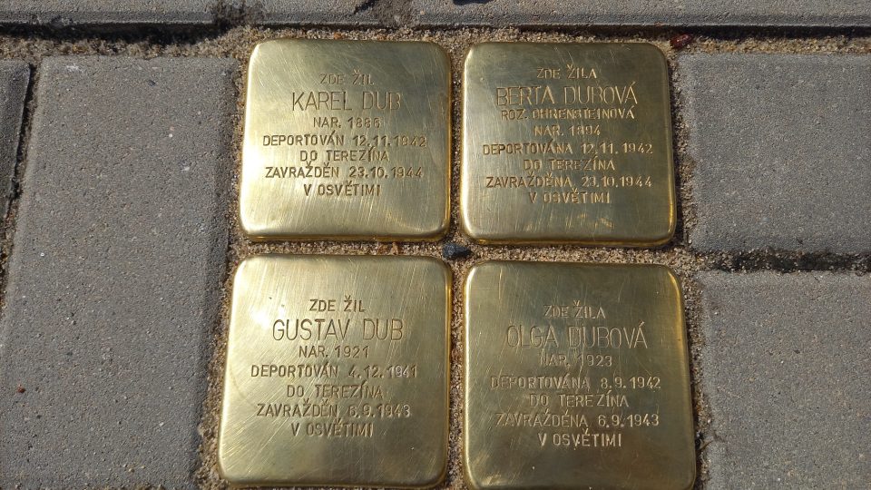 Kameny zmizelých rodiny Dubových v Trhovém Štěpánově