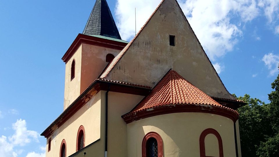 Kostel svatého Václava v Hrusicích známe z Ladových obrázků