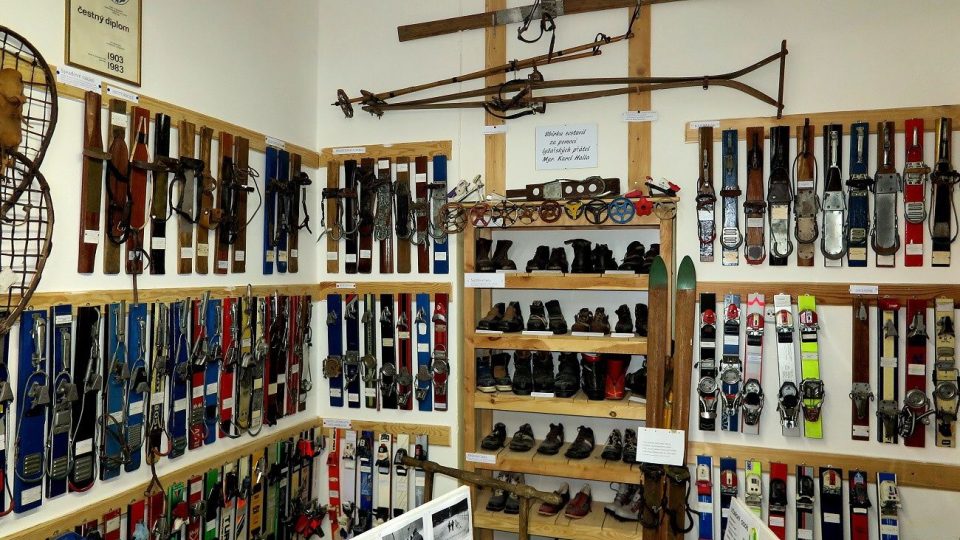 Muzeum v Přimdě nabízí mimo jiné i expozici o historii lyžování