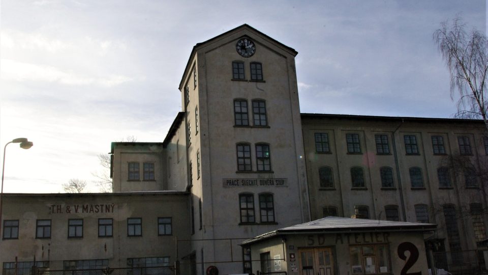 Továrna Mastných je nejstarší průmyslovou budovou v Lomnici nad Popelkou 