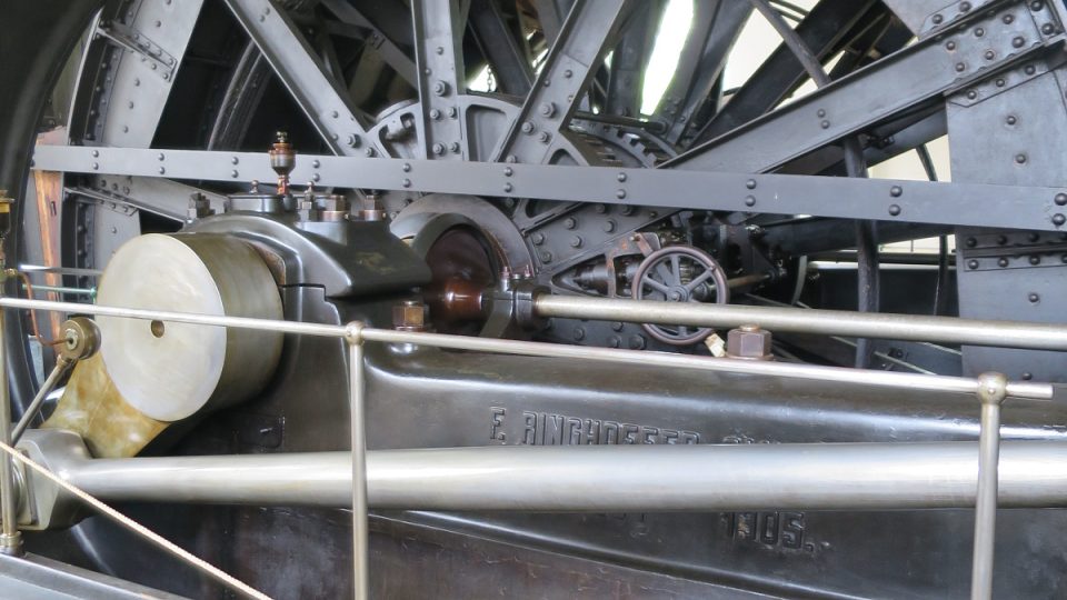 V roce 1905 byl na jámu Mayrau instalován parní těžní stroj firmy Ringhoffer Smíchov. Dodnes je funkční