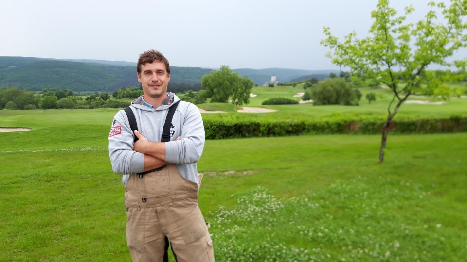 Greenkeeper Rudolf Medek ručí za perfektní stav golfového hřiště u Karlštejna