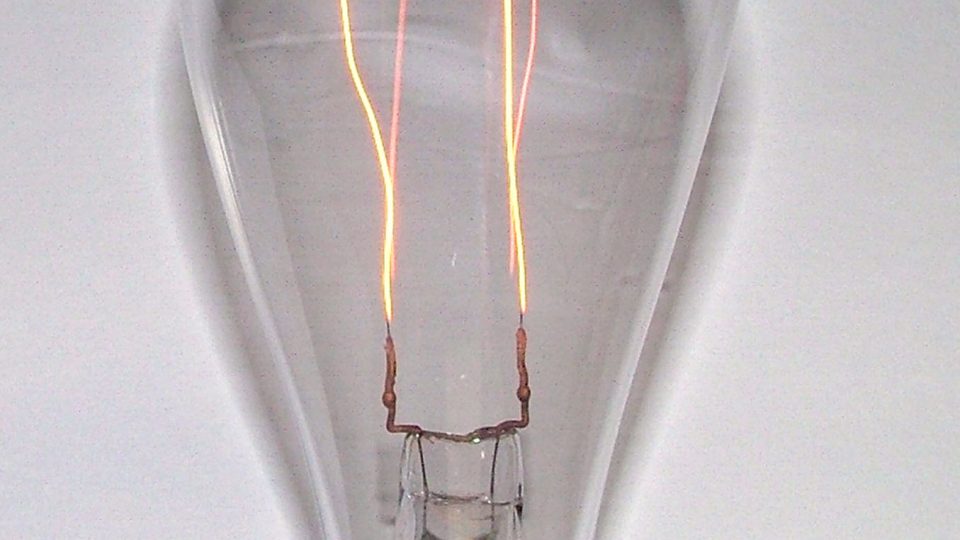 Žárovka Edison z roku 1882