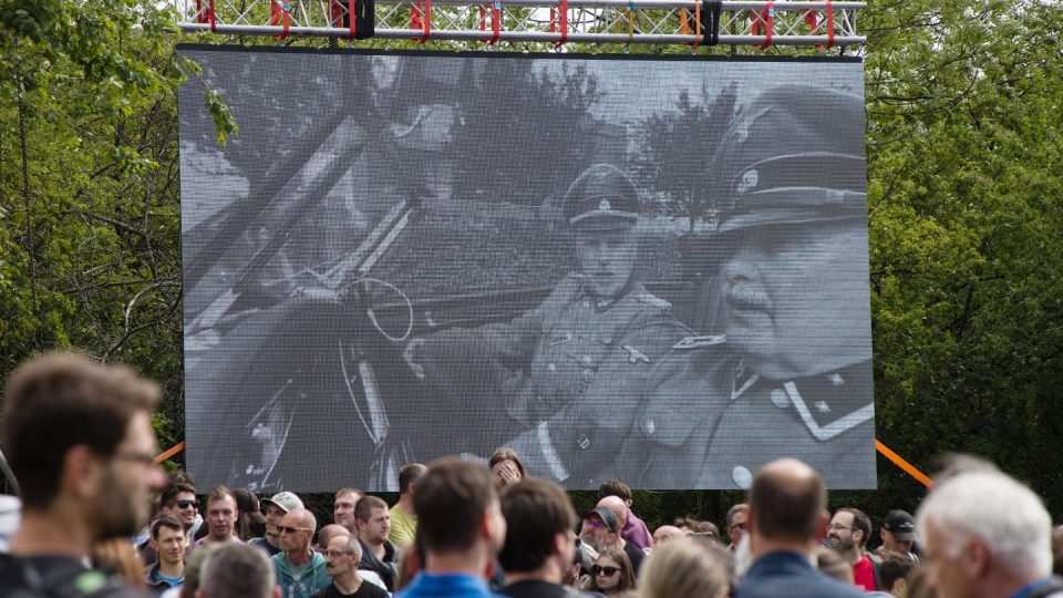 Rekonstrukce atentátu na zastupujícího říšského protektora Reinharda Heydricha k 80. výročí útoku
