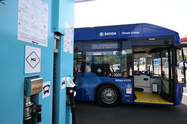 Vodíkový autobus byl v Praze zaveden do provozu MHD | foto: Petr Hejna,  Český rozhlas