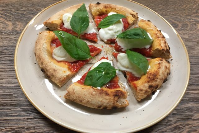 Pravá italská pizza Margherita  | foto: Jana Myslivečková,  Český rozhlas