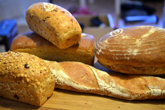 Pekaři nabízejí nepřeberné množství druhů chleba | foto: Jolana Nováková,  Český rozhlas